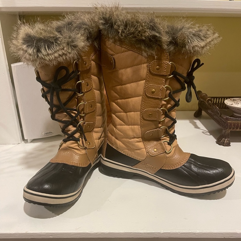 Sorel JOAN OF ARCTIC™ BOOT
Regular price: $180.00